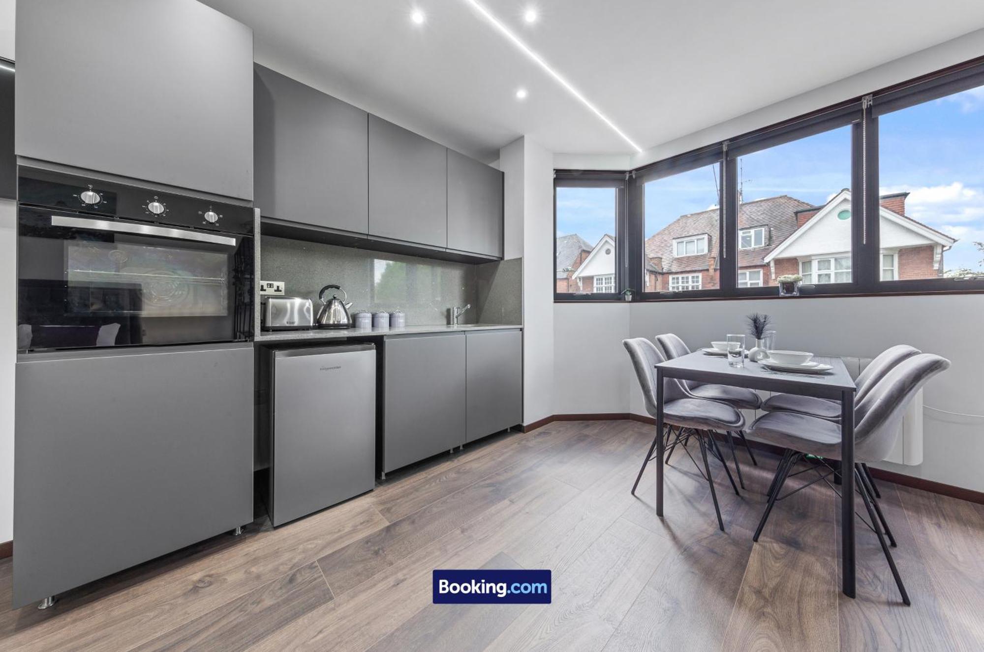 Stylish Studio Apt By Stay Smart Short Lets & Serviced Accommodation Woodstock With Free Wifi London Exterior photo