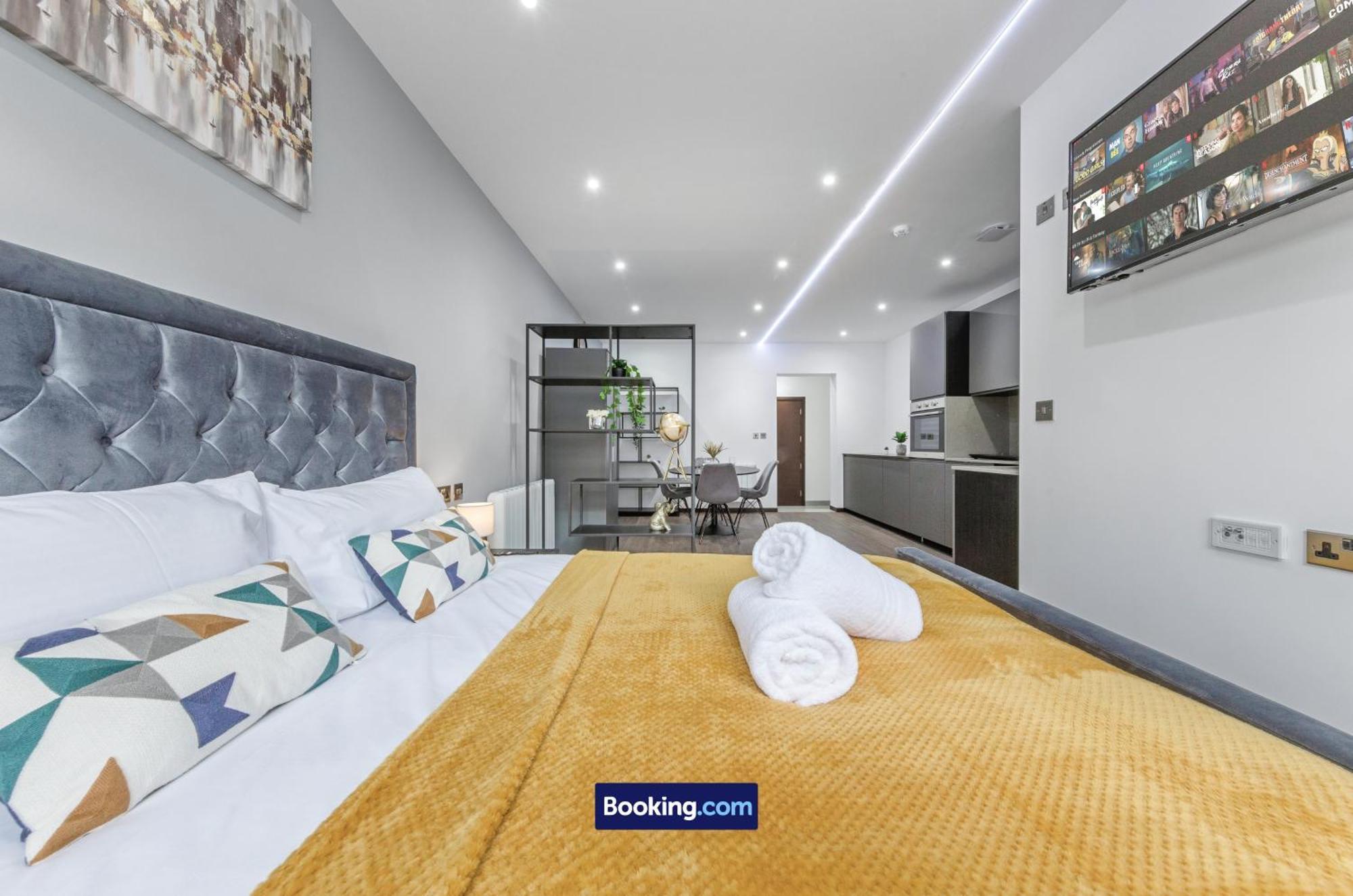 Stylish Studio Apt By Stay Smart Short Lets & Serviced Accommodation Woodstock With Free Wifi London Exterior photo
