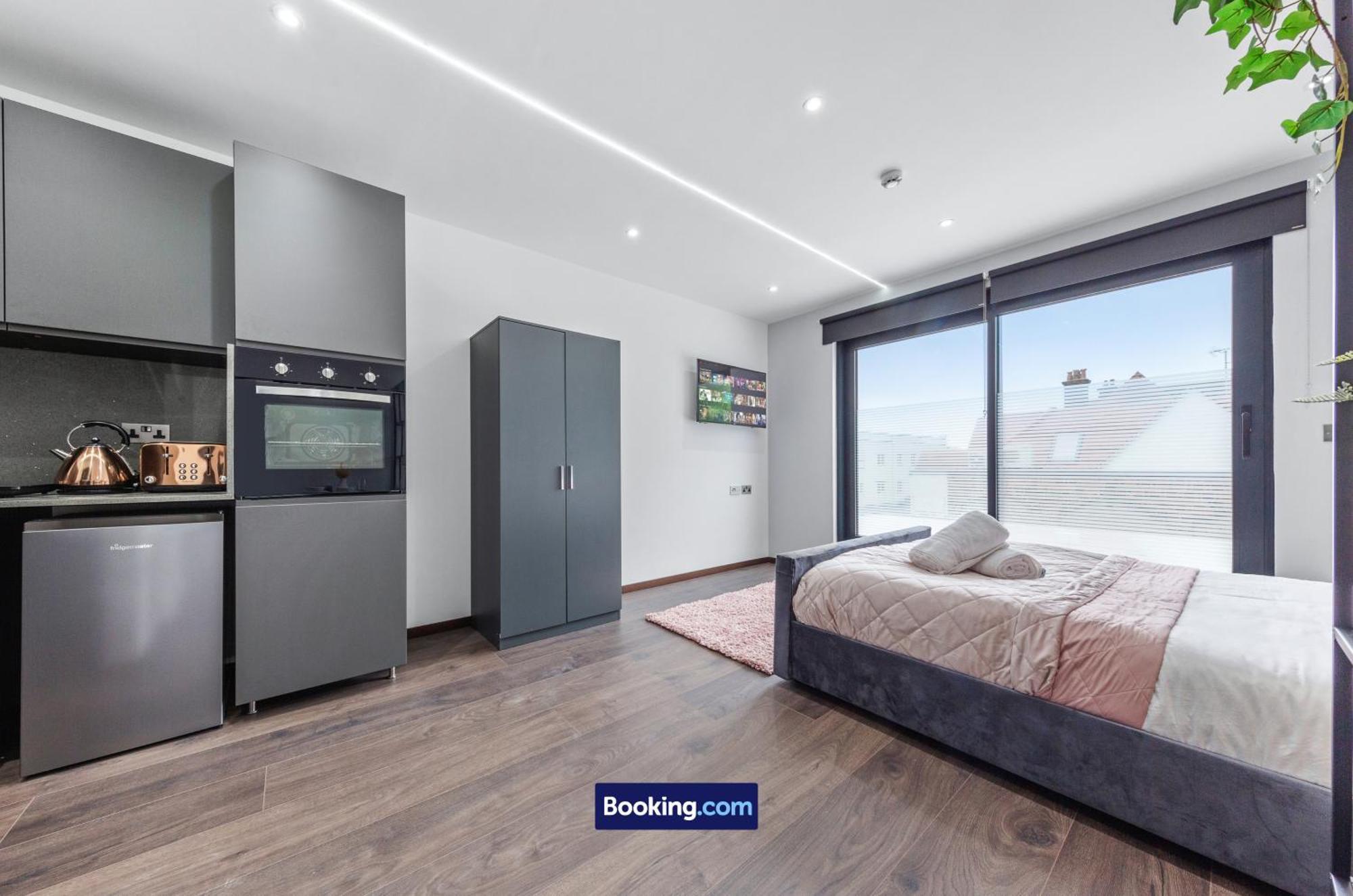 Stylish Studio Apt By Stay Smart Short Lets & Serviced Accommodation Woodstock With Free Wifi London Exterior photo